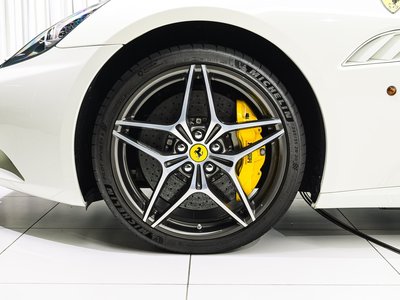 2011 Ferrari CALIFORNIA — фото 11
