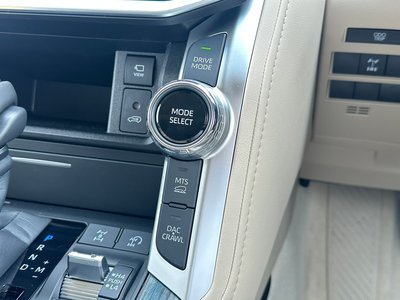 صورة مصغرة 48 لـ 2025 Toyota LAND CRUISER 300