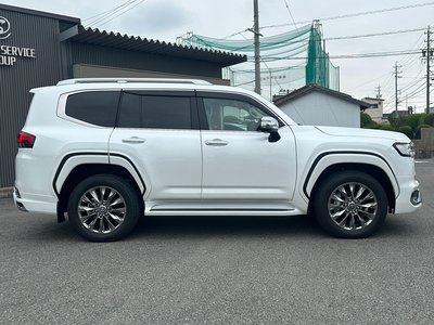 صورة مصغرة 8 لـ 2025 Toyota LAND CRUISER 300