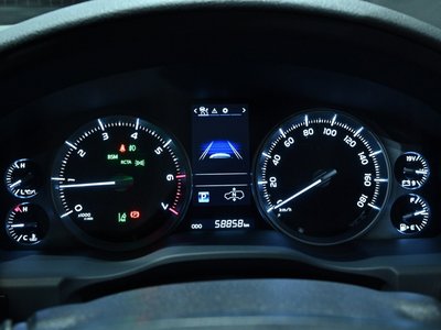 صورة 29 لـ 2017 Toyota LAND CRUISER 200