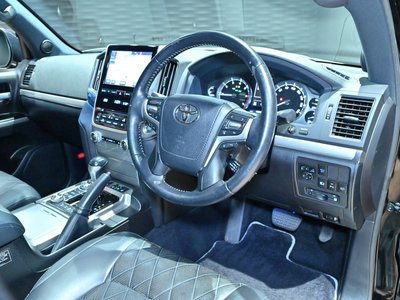 صورة 13 لـ 2017 Toyota LAND CRUISER 200