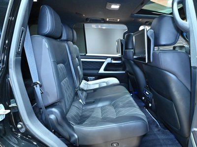 صورة 24 لـ 2017 Toyota LAND CRUISER 200
