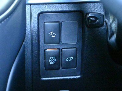 صورة 32 لـ 2017 Toyota LAND CRUISER 200