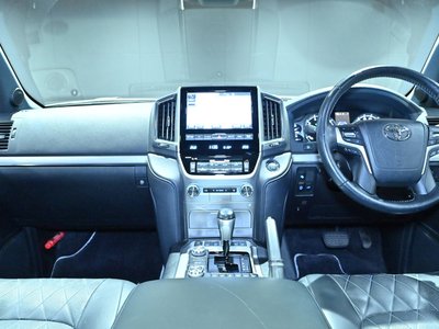 صورة 12 لـ 2017 Toyota LAND CRUISER 200