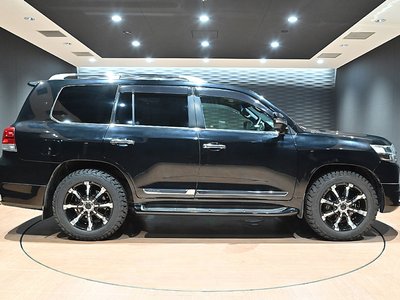 صورة 6 لـ 2017 Toyota LAND CRUISER 200