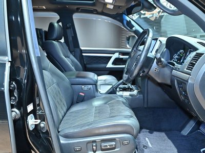 صورة 14 لـ 2017 Toyota LAND CRUISER 200