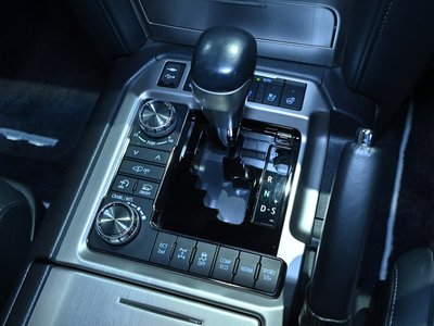 صورة 35 لـ 2017 Toyota LAND CRUISER 200