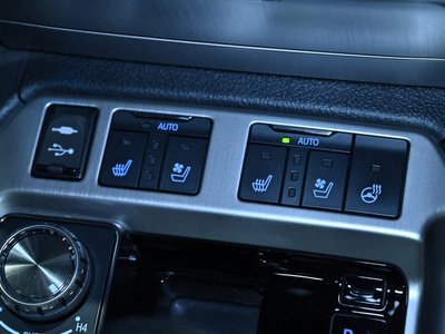 صورة 36 لـ 2017 Toyota LAND CRUISER 200