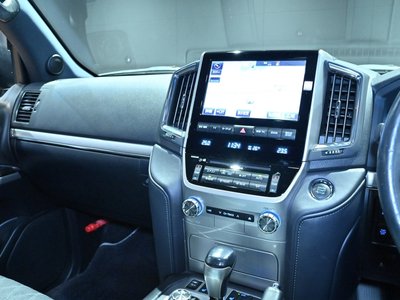 صورة 15 لـ 2017 Toyota LAND CRUISER 200