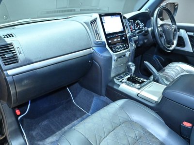 صورة 11 لـ 2017 Toyota LAND CRUISER 200