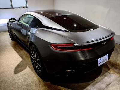 2017 Aston Martin DB11 — фото 10