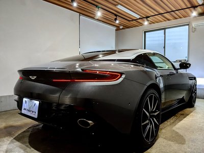 2017 Aston Martin DB11 — фото 13