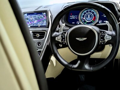 2017 Aston Martin DB11 — фото 21