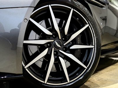 2017 Aston Martin DB11 — фото 17