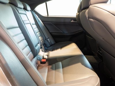 صورة مصغرة 10 لـ 2021 Lexus IS