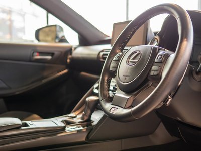 صورة مصغرة 3 لـ 2021 Lexus IS