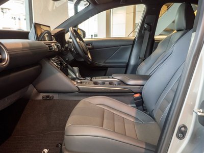 صورة مصغرة 5 لـ 2021 Lexus IS