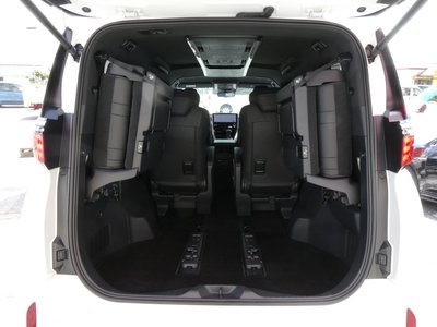 صورة 70 لـ 2025 Toyota ALPHARD