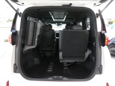 صورة 68 لـ 2025 Toyota ALPHARD