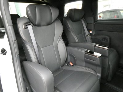 صورة 112 لـ 2025 Toyota ALPHARD