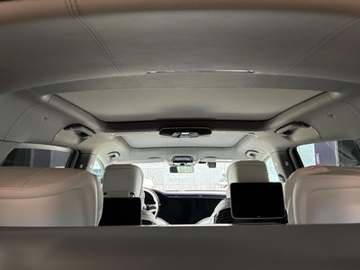 صورة 43 لـ 2024 Mercedes-BENZ EQS SUV MAYBACH