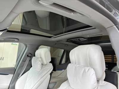 صورة 15 لـ 2024 Mercedes-BENZ EQS SUV MAYBACH