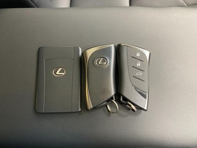 2025 Lexus ES thumbnail 32