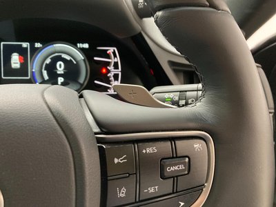 2025 Lexus ES thumbnail 19