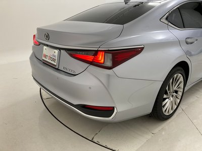 2025 Lexus ES thumbnail 38