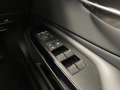 2025 Lexus ES photo 16