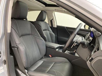 2025 Lexus ES thumbnail 33