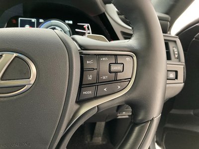 2025 Lexus ES thumbnail 18