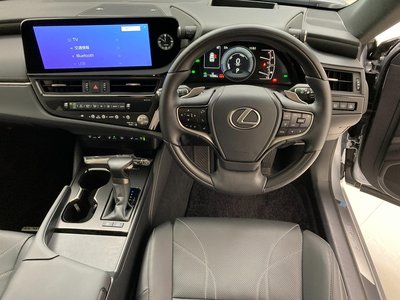 2025 Lexus ES photo 2