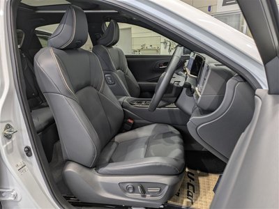 2025 Toyota CROWN SPORT photo 11