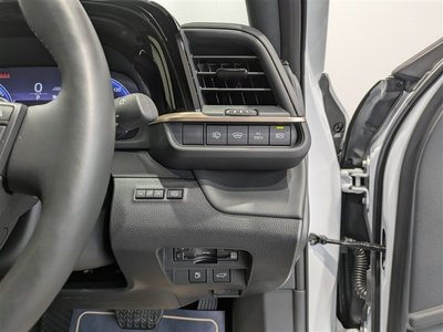 2025 Toyota CROWN SPORT photo 5