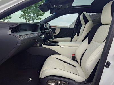 2018 Lexus LS thumbnail 24