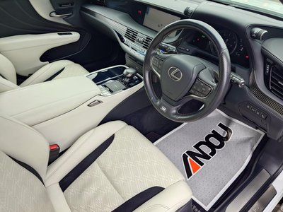 2018 Lexus LS photo 11