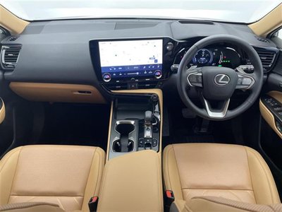 صورة 8 لـ 2025 Lexus NX
