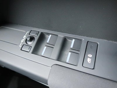 2023 LAND Rover DEFENDER thumbnail 40