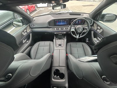 2025 Mercedes-BENZ GLS photo 4