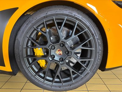 2025 Porsche 911 photo 16