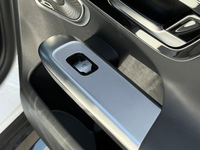 2025 Mercedes-BENZ GLC AMG thumbnail 40