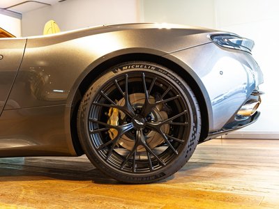 صورة 12 لـ 2024 Aston Martin DB12 VOLANTE
