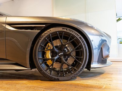 صورة 10 لـ 2024 Aston Martin DB12 VOLANTE