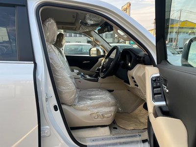 2025 Toyota LAND CRUISER 300 照片 11