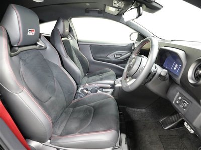 2025 Toyota GR YARIS — фото 36