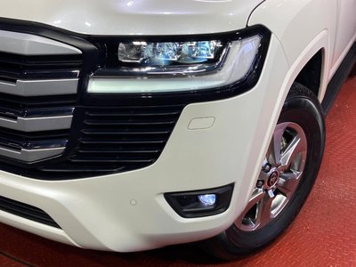 2024 Toyota LAND CRUISER 300 photo 13