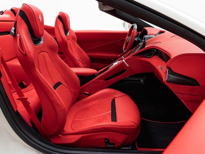 2025 Ferrari ROMA SPIDER thumbnail 47