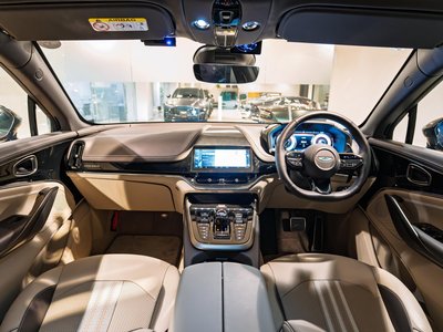 2025 Aston Martin DBX — миниатюра 2
