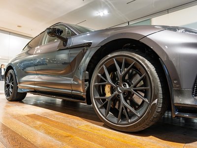 2025 Aston Martin DBX — миниатюра 8